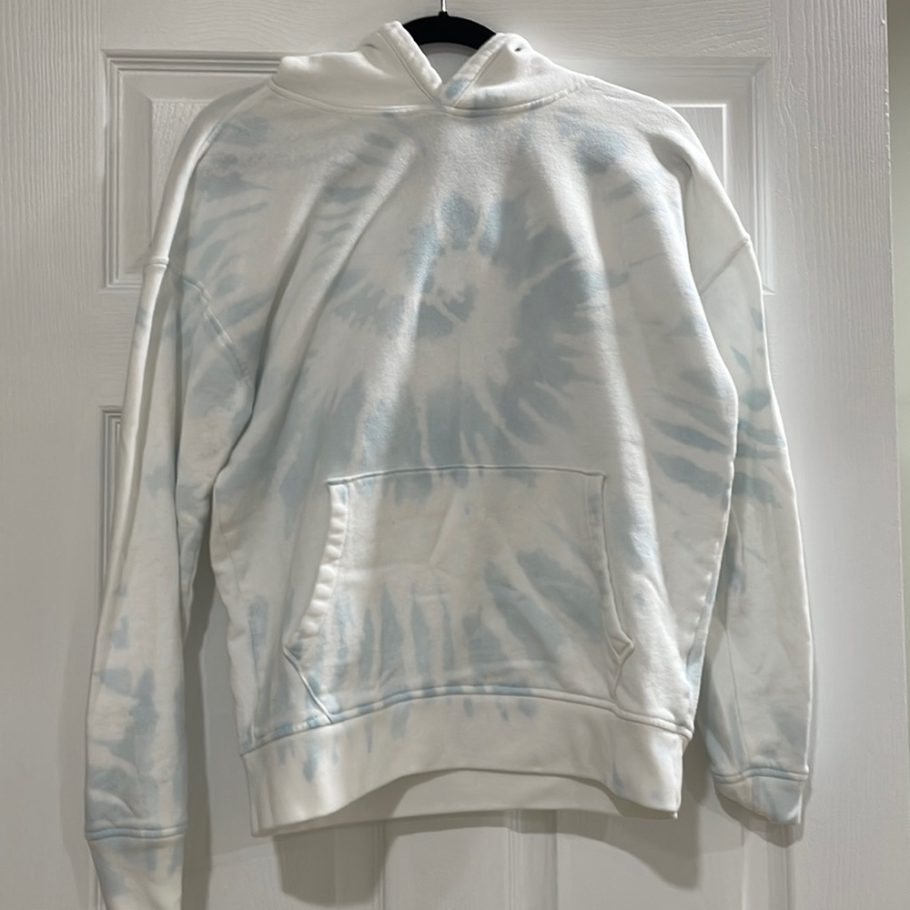 Abercrombie & Fitch blue and white tie dye sweatshirt